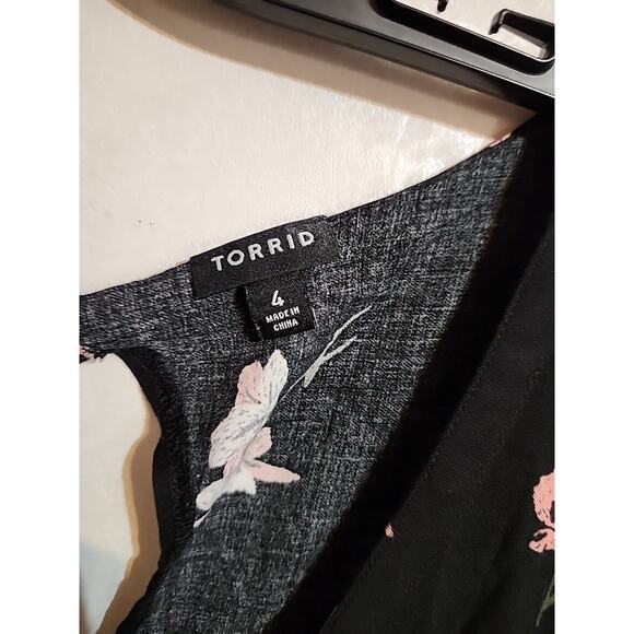 Torrid Womens Romper Short Set Button Front Black Floral 4 Plus Sz Sleeveless - Picture 4 of 7